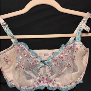 Victoria’s Secret Floral Embroidered Lace Bra | NWT